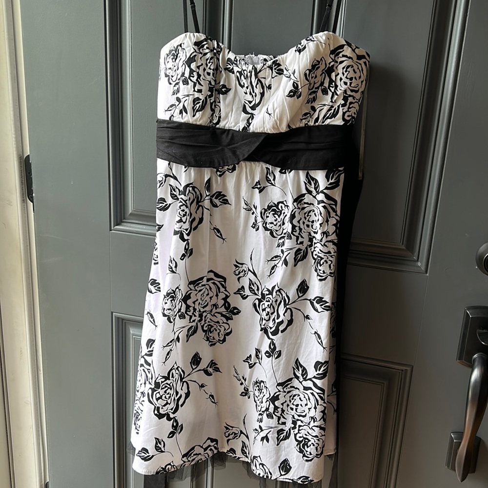 Ruby Rox Dress Woman’s Junior Size 11 Black and White Floral